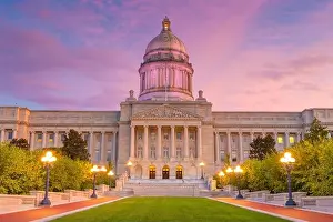 Frankfort, Kentucky, USA with the Kentucky State Capitol at dusk