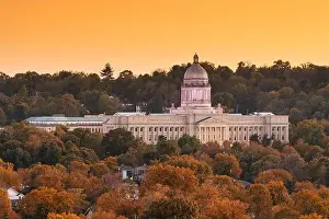 Frankfort, Kentucky, USA with the Kentucky State Capitol at dusk