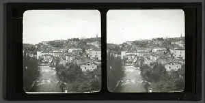 Landscape Architecture Prints: Frankrijk, gezicht op bergdorp aan rivier France