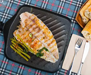 Tray Prints: Fried bass with asparagus on the baking sheet