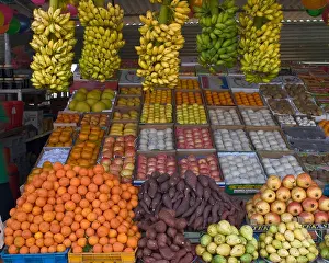 United Arab Emirates Prints: Fruit and vegetable market on the way to Fujairah United arab emirates
