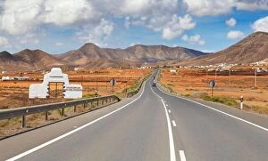 Images Dated 19th May 2012: Fuerteventura Island landscape, road to Moro de la Atalaya, Spain, Canary Islands