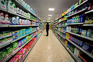 Observe Prints: Fully stocked isle in a supermarket