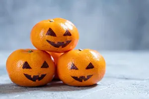 Trick Prints: funny faces on Mandarin oranges for Halloween