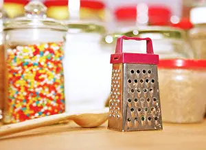 Grater Prints: Gater for cheese in the hands of women