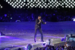 Microphone Prints: GEORGE MICHAEL SINGER SINGER STRATFORD LONDON ENGLAND 12 August 2012