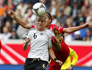 Qualification Prints: Germany's Simone Laudehr (l)