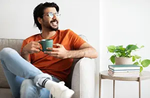 Sits Prints: Glad millennial arab guy in casual