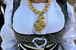 Historical Site Prints: Gold necklace and traditional costume of Minho