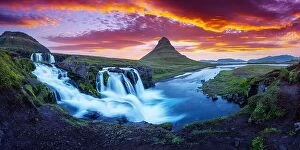 Images Dated 20th June 2016: Gorgeous landscape with rising sun on Kirkjufellsfoss waterfall and Kirkjufell mountain, Iceland