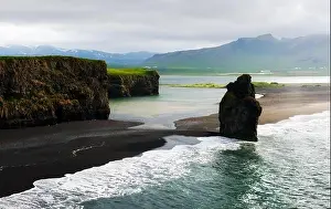 Toes Prints: Gorgeous landscape with rocks and Atlantic ocean from southern coast of Iceland