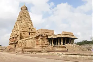 Tamil Nadu Prints: Grand Poruvudaiyar Koyil Vimanam gopuram over sanctum Brihadeshwara temple dedicated to lord Shiva
