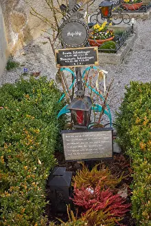 Tirol Prints: Grave of Nobel Prize winner Erwin Schrodinger at St