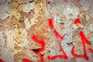Sprayed Prints: Grunge concrete wall background - urban decay texture with peeling paint