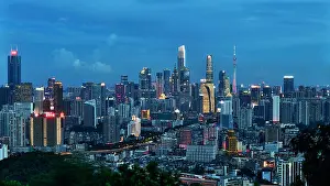 Guangdong Prints: Guangzhou Baiyun Mountain overlooks the sky and city scenery night view