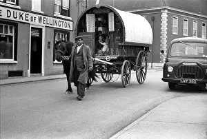 On The Move Prints: Gypsy traveller family in bow top caravan 1950s Britain