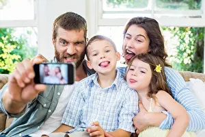 Homey Prints: Happy family taking a selfie