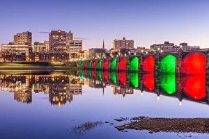 Images Dated 23rd November 2016: Harrisburg, Pennsylvania, USA skyline on the Susquehanna River at night