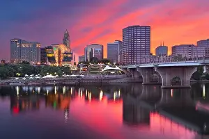 Hartford, Connecticut, USA downtown skyline at sunset