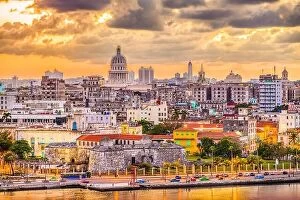 Images Dated 25th December 2017: Havana, Cuba downtown skyline