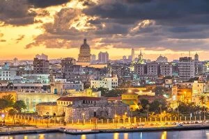 Images Dated 25th December 2017: Havana, Cuba downtown skyline at dusk