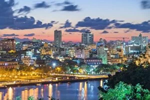 Images Dated 25th December 2017: Havana, Cuba downtown skyline at twilight