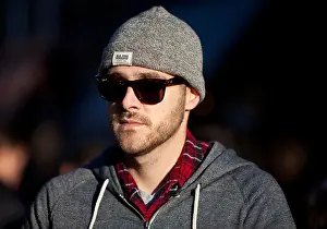 Retrato Prints: Headshot of a man wearing beanie skull cap and sunglasses