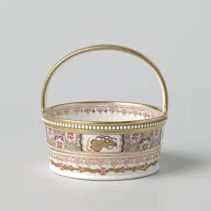 Embossed Prints: Hengselbak met Chinese motieven Hengselbak van wit porselein