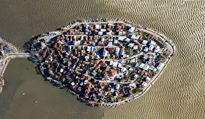 Space For Text Prints: High resolution magnificent view of an island located in Bursa