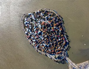 Space For Text Prints: High resolution magnificent view of an island located in Bursa