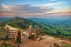 Ridge Road Prints: Hiking Path on Mam Top in Peak District during Sunset in 2018