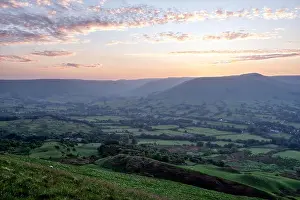 Ridge Road Prints: Hiking Path on Mam Top in Peak District during Sunset in 2018