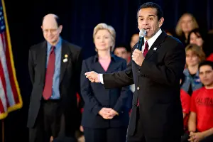 2008 Prints: Hillary Clinton Introduced by Mayor Antonio Villaraigosa