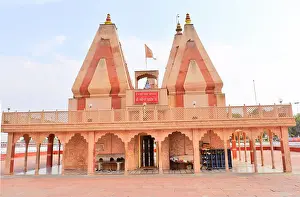 Mandir Prints: This Historic Lord Shiva temple situated in the middle of Brahma Sarovar