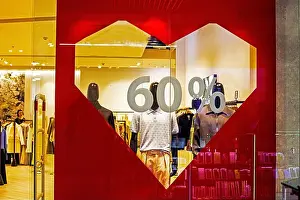 Black Friday Prints: holiday discounts from supermarkets and showmalls