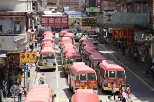 Hong Prints: Hong Kong, China - August 14, 2017: Minibuses lining up