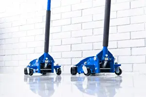 Mechanic Prints: Hydraulic car floor jacks. Car Lift