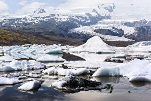 Images Dated 12th June 2016: Icebergs in Fjallsarlon glacial lagoon. Vatnajokull National Park, southeast Iceland, Europe