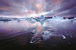 Images Dated 14th June 2016: Icebergs in Jokulsarlon glacial lagoon