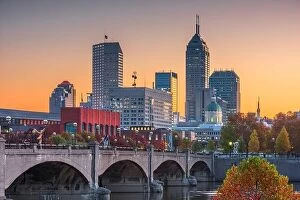 Images Dated 8th November 2017: Indianapolis, Indiana, USA skyline on the White River at dusk