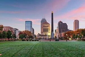 Images Dated 9th November 2017: Indianapolis, Indiana, USA war memorials and skyline at twilight