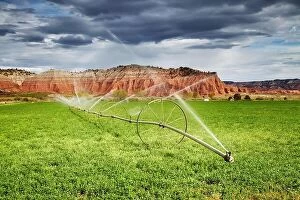 Images Dated 16th October 2015: Irrigated agriculture in desert, farm in Utah, USA
