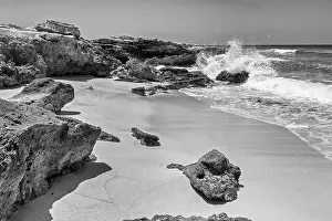 Isla Mujeres Shoreline B&W
