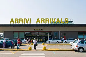 Lose Prints: Italian national football team arrives from South Africa
