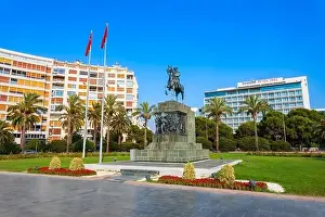 Ataturk Prints: Izmir, Turkey - August 06, 2022: Ataturk monument at the Cumhuriyet Square