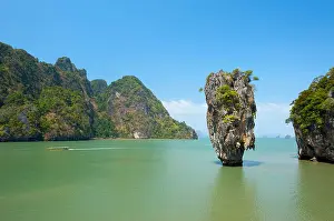 Beruehmt Prints: James Bond Rock in the Phnag Nga Bay, Thailand, Asia