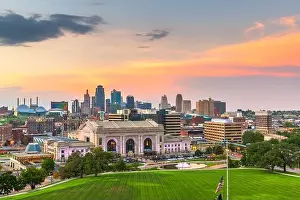 Kansas City, Missouri, USA downtown skyline with Union Station at dusk