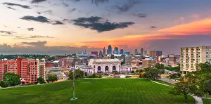 Kansas City, Missouri, USA downtown skyline with Union Station at dusk
