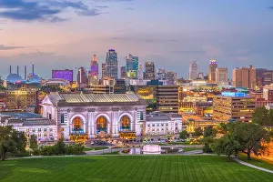 Kansas City, Missouri, USA downtown skyline with Union Station at dusk