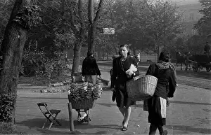 Kraków, 1947-10-08. Stoisko z obwarzankami na Plantach